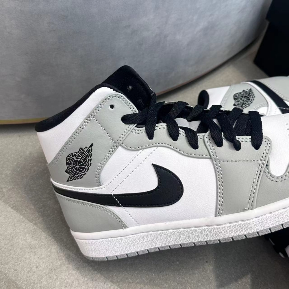 Air Jordan 1  Mid - Picture 2 of 7